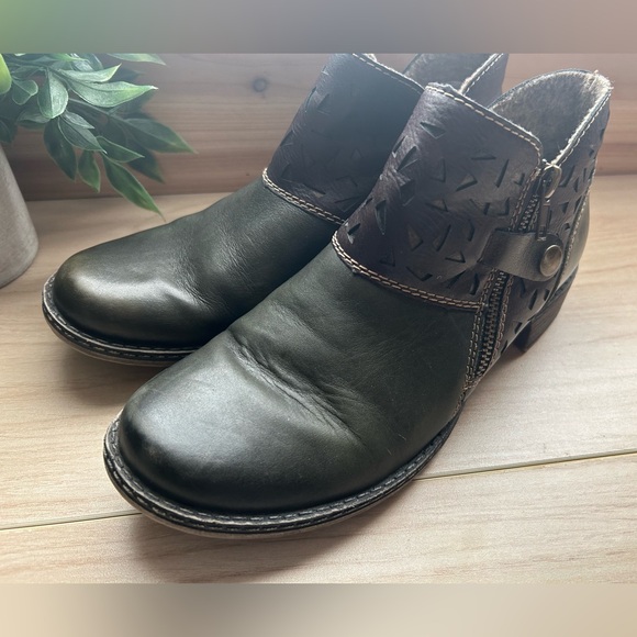 Remonte Women’s Double Zip Ankle Booties - Picture 2 of 7